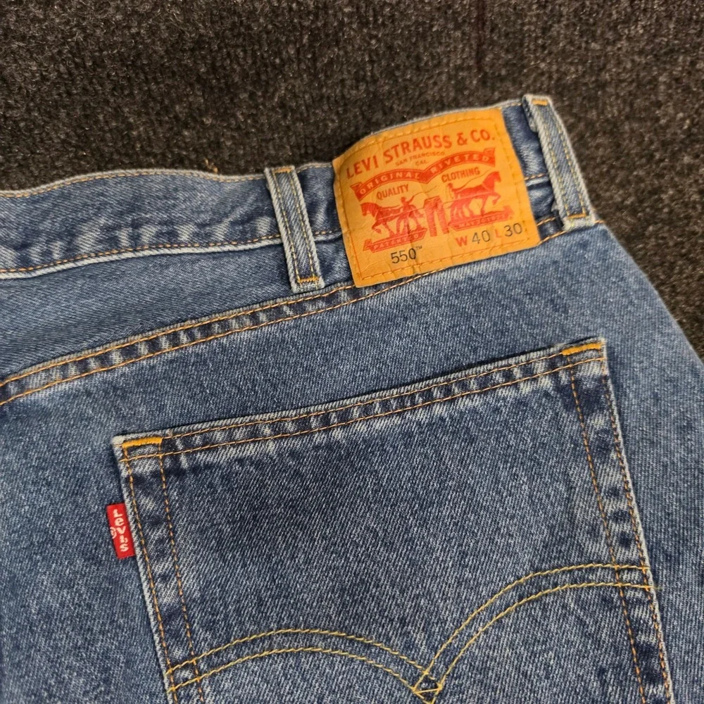 Levis 550 Relaxed Fit Tapered Leg Jeans Mens 40x30 Medium Wash Blue Denim